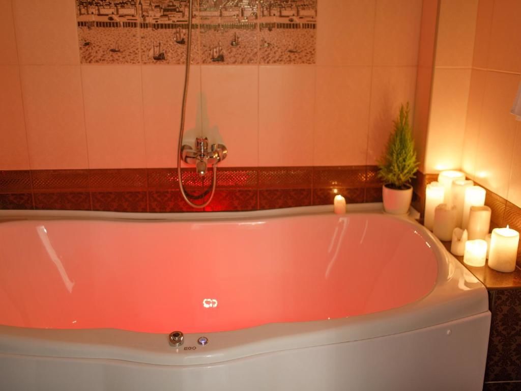 Апартаменты Royal Suite apartment with jacuzzi Сумы-103