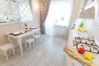 Апартаменты Royal Suite apartment with jacuzzi Сумы Апартаменты с видом на сад-2