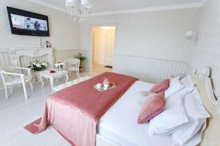 Апартаменты Royal Suite apartment with jacuzzi Сумы Апартаменты с видом на сад-25