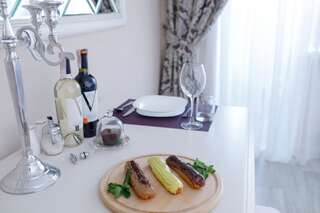 Апартаменты Royal Suite apartment with jacuzzi Сумы Апартаменты с видом на сад-33