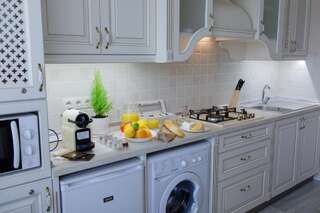 Апартаменты Royal Suite apartment with jacuzzi Сумы Апартаменты с видом на сад-35