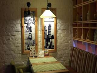 Апартаменты Royal Suite apartment with jacuzzi Сумы Апартаменты с видом на сад-48