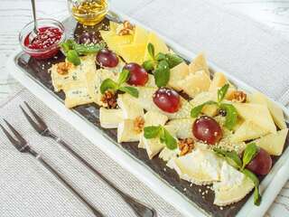 Апартаменты Royal Suite apartment with jacuzzi Сумы Апартаменты с видом на сад-52