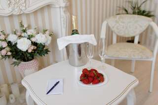 Апартаменты Royal Suite apartment with jacuzzi Сумы Апартаменты с видом на сад-61