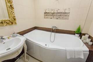 Апартаменты Royal Suite apartment with jacuzzi Сумы Апартаменты с видом на сад-73