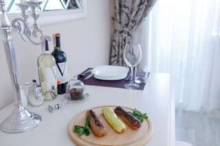 Апартаменты Royal Suite apartment with jacuzzi Сумы Апартаменты с видом на сад-90