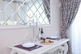 Апартаменты Royal Suite apartment with jacuzzi Сумы Апартаменты с видом на сад-92